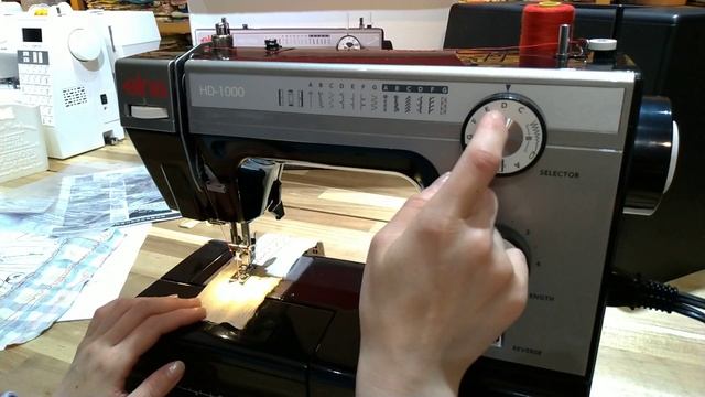 復古美機介紹：elna HD1000黑天鵝 смотреть онлайн