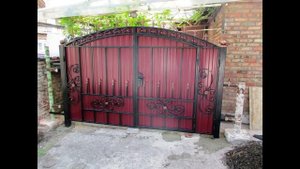 Въездные ворота с профлистом и элементами ковки