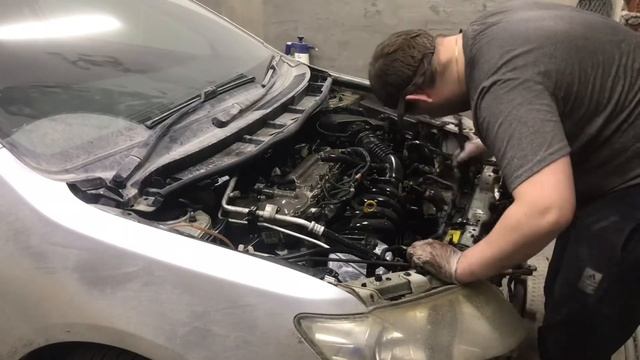 Химчистка под капотного пространства. Или как отмыть двигатель от масла. смотреть онлайн
