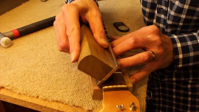 Refretting a vintage Fender Jaguar guitar смотреть онлайн