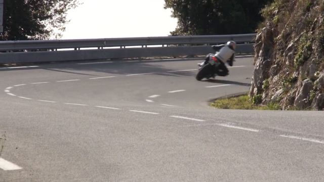 La Minute Moto et Motards - Pourquoi Suzuki n'a jamais fait de GSR 1000 ? смотреть онлайн