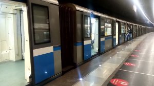 Арбатско-Покровская линия метро. Станция Пятницкое шоссе. Прибытие и отправление 81-740/741 "Русич".