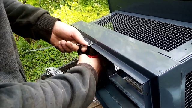 Колпак с сеткой.Птицам не пробраться. Гнезда не будет. смотреть онлайн