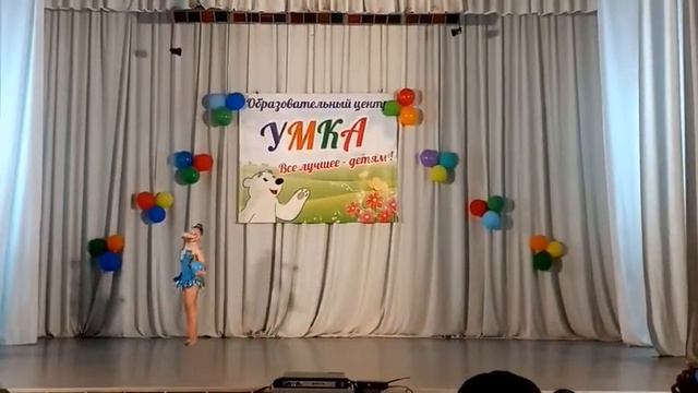 Гимнастический номер для мам под песню Валерии "Мама"