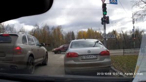 неадекватный водитель на встречке