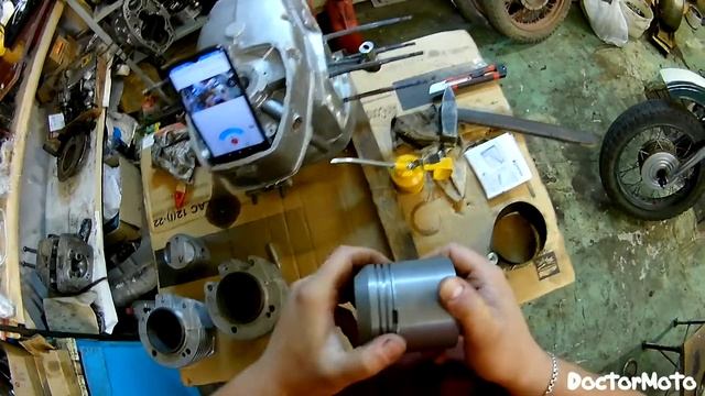 Ремонт двигателя Днепр МТ. Установка поршня в цилиндр! смотреть онлайн