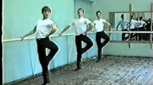 Экзамен по народно сценическому танцу 1 курс Колледж искусств и культуры 2004г