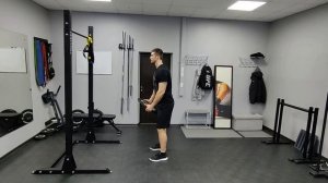 Подъем рук с блином перед собой