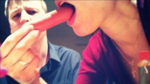 Сосиска и девушка