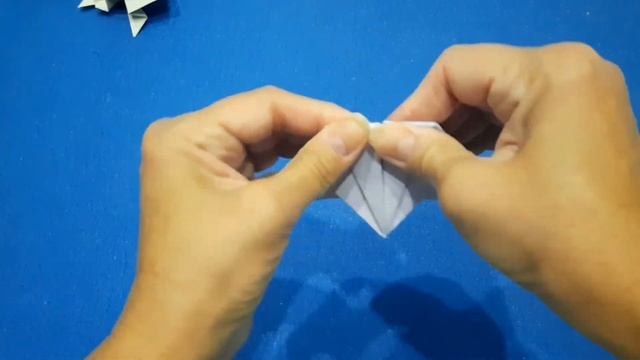 Как сделать прыгающую лягушку из бумаги. Оригами лягушка из бумаги. смотреть онлайн