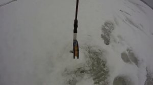 Как бороться с перехлестом лески на зимней жерлице при поклевке.