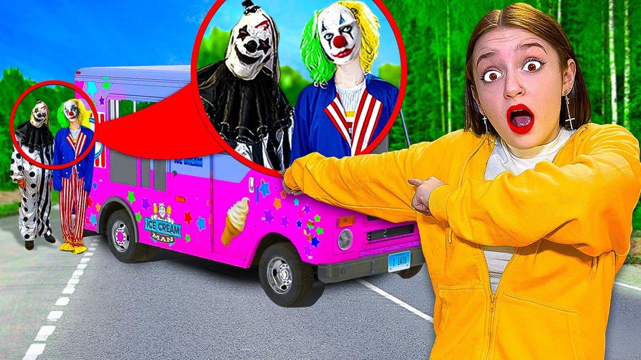 Автобус клоунов. Автобус с клоунами. Страшный автобус с клоунами.