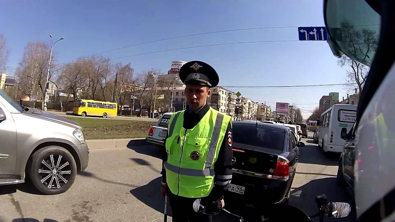 Просто общение мотоциклиста с ГИБДД. Ничего особенного.