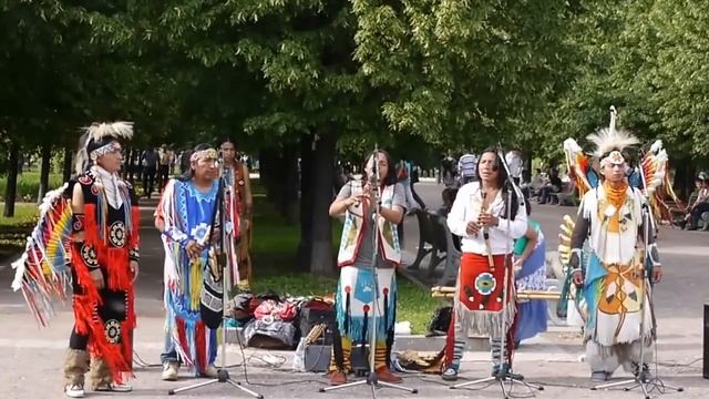 Индейская этническая музыка в Москве. Эквадорский ансамбль Camuendo Marka