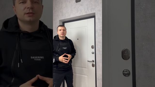 Входная дверь: на каком этапе менять?