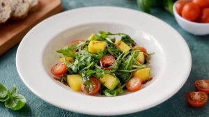 Салат с манго и рукколой