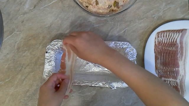 Куриный террин с фисташками и сыром в беконе