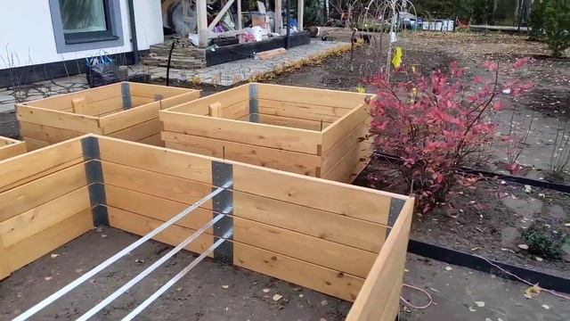 Высокие грядки из лиственницы. Устройство и монтаж от компании Эко-Деко.