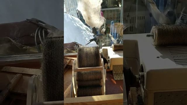 Работаем на чесалке, или как растеребить шерсть. (трепалка своми руками) смотреть онлайн