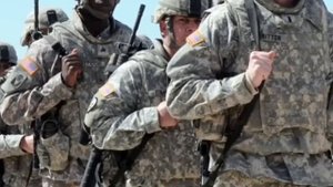 РУССКАЯ АРМИЯ ЛУЧШЕ США. РУССКИЙ ПАРЕНЬ рассказал