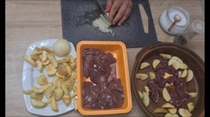 Печень куриная с яблоками