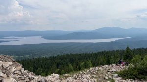 Озеро и хребет Зюраткуль