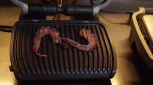 Октопод в OptiGrill Elite върху български хумус