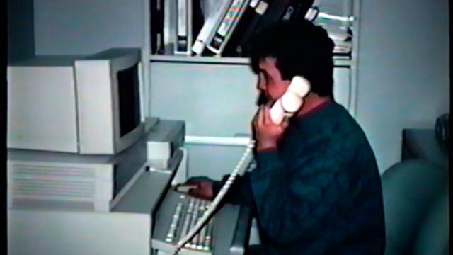 Oracle Communications Staff 1990 смотреть онлайн