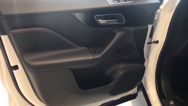Jaguar F-PACE 2.0 I4D 180PS AWD AUTO TL2 Prestige - Обзор автомобиля из наличия (Юг-Авто) смотреть онлайн