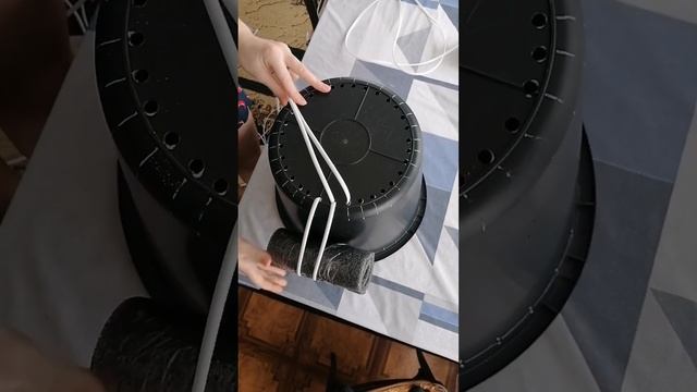 Осминожка для кашпо из ротанга.
