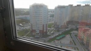 Мою все окна салфеткой для стекла. Без разводов и только с водой