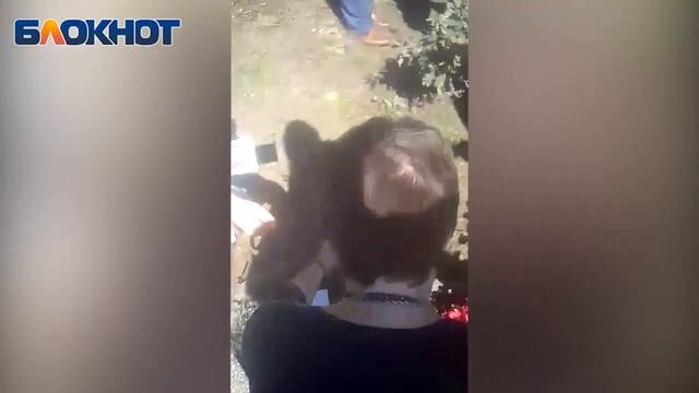 У могилы отца спустя 75 лет Жительница Санкт Петербурга впервые увидела могилу погибшего в годы во смотреть онлайн