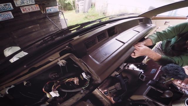 1988 Toyota 4x4 Van | Removing the dash смотреть онлайн