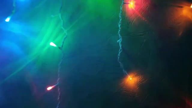 Уличная гирлянда цветная бахрома мерцающая для фасада дома Белый провод смотреть онлайн