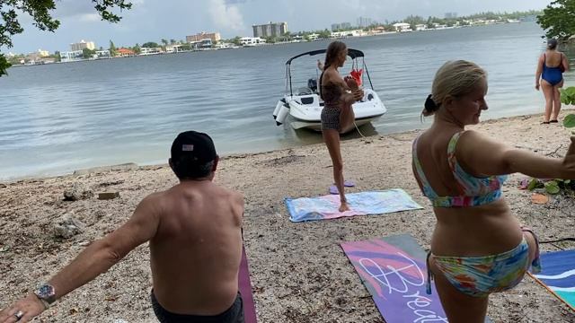 Integral yoga classes on the beach ? смотреть онлайн