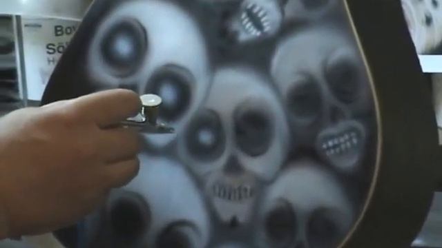 Can Yucel - Airbrushed Guitar with Numa Numa Skulls 3 смотреть онлайн