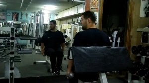 (Front delt dumbbell lift) Подъем гантелей перед собой или комбинированный онанизм