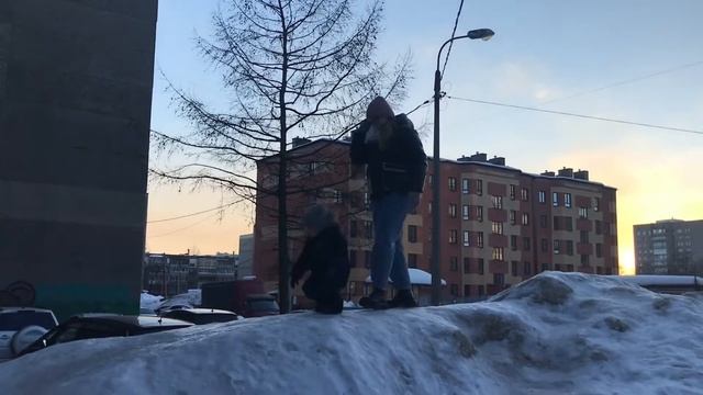 Влог: Меня выписали! Новый потолок?/ходили в садик?/ гуляем, играем, ходили на коньки ⛸ смотреть онлайн