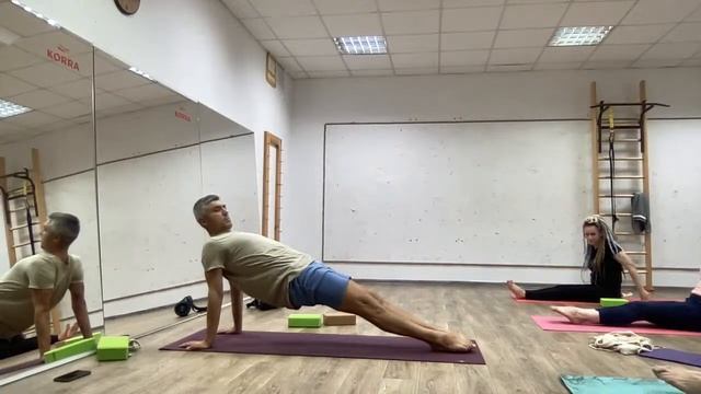 ФЛОУ ЙОГА средний уровень УКРЕПЛЯЕМ КОР все возможные ВАРИАЦИИ ПЛАНКИ // Волшебная ШАВАСАНА-ПРАНАЯМ смотреть онлайн