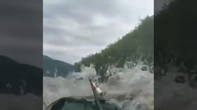 Экстремальный сплав по р. Иркут в большую воду на моторе Yamaha, с дополнительной лодкой