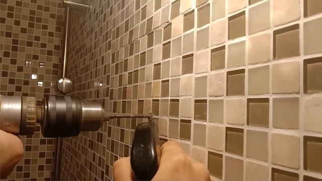 Мозаика в ванной. Как и чем просверлить. смотреть онлайн