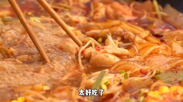 小雨做碗耙耙的紅燒肉吃，加上黏糊糊的豆皮，猛吃猛吃太殺蟲了！ #市民朱小雨