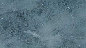 Кристаллы льда в 4к 2160р. Зимний футаж. Замерший водоем. Толщина льда. Релакс- видео.
