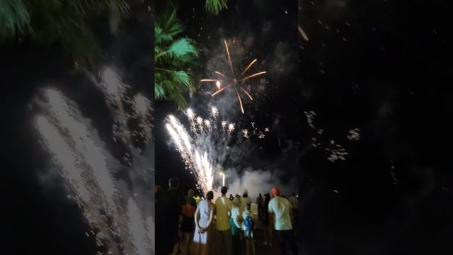 Сочи. На мор.порту бачата и салют!!! смотреть онлайн