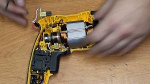 В чем разница дрелей Макита и Девольт / Makita HP1640 DEWALT DWD024