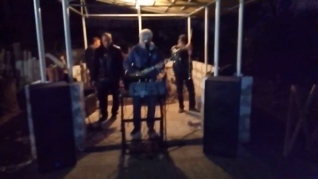 я поднимаю свой бокал