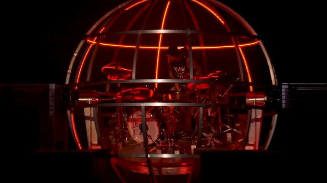 Blink 182 - Travis Barker - Drum Solo - (Live at The Forum)
