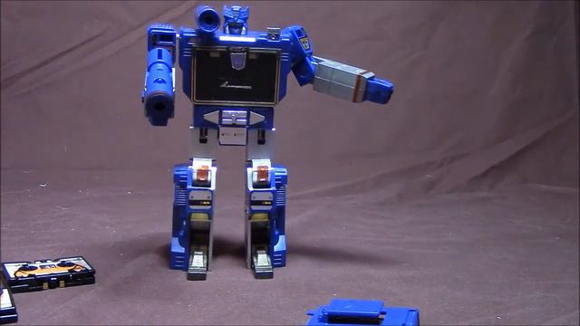Soundwave G1 Transformer Review and How To Transform Tutorial