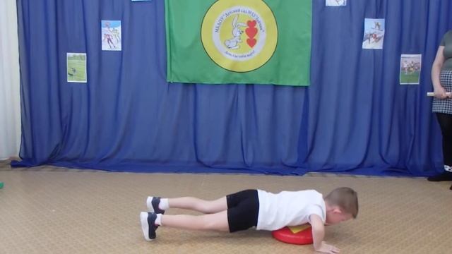 Сгибание и разгибание рук в упоре лёжа смотреть онлайн