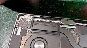 Что делать, если дисплейная крышка #MacBook Pro 14 #A2442 2021 не закрывается после повреждения